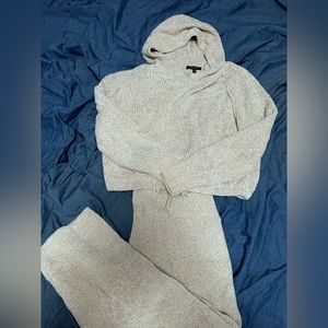 Cute soft set top is size M & pants size S